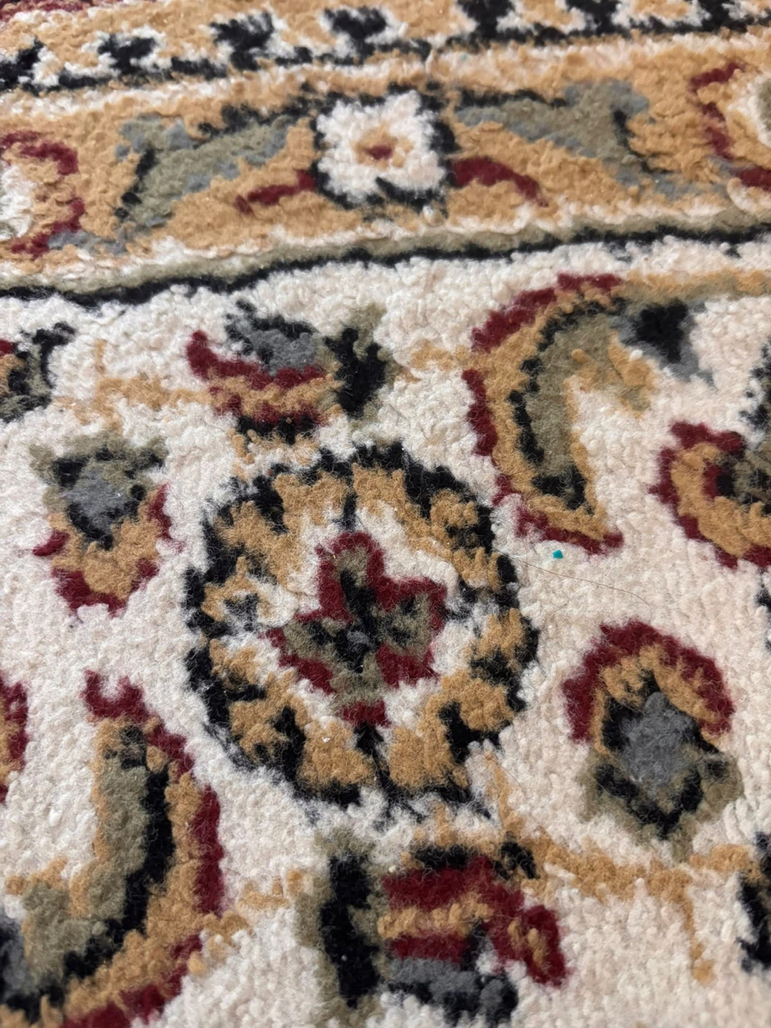 Traditional Persian-style area rug - photo 2