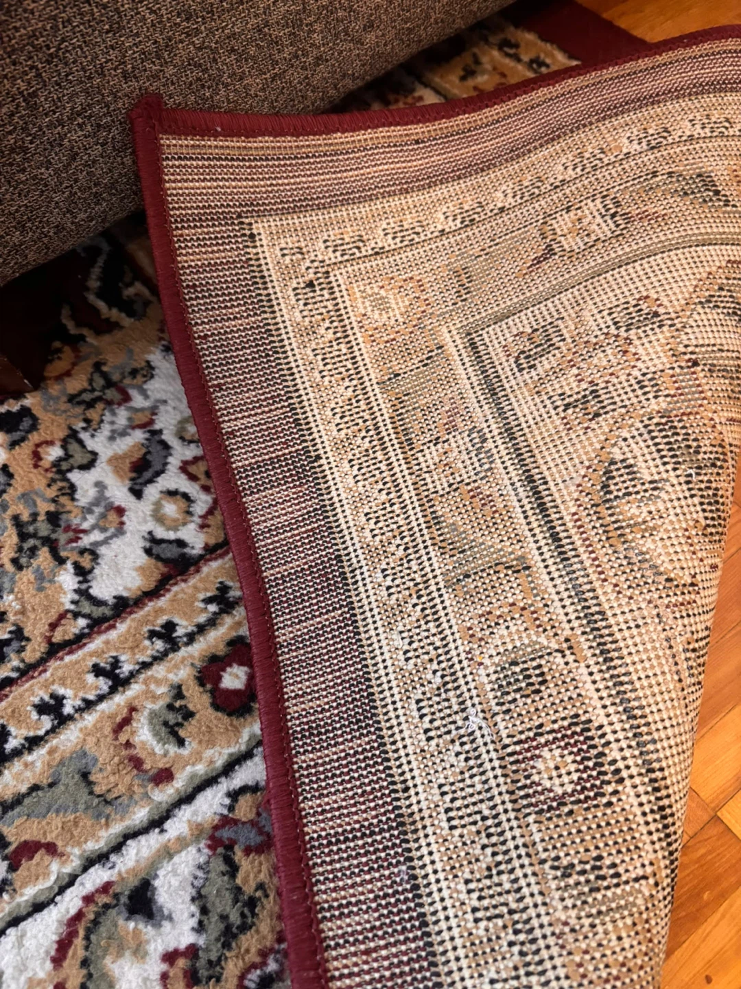 Traditional Persian-style area rug - photo 4