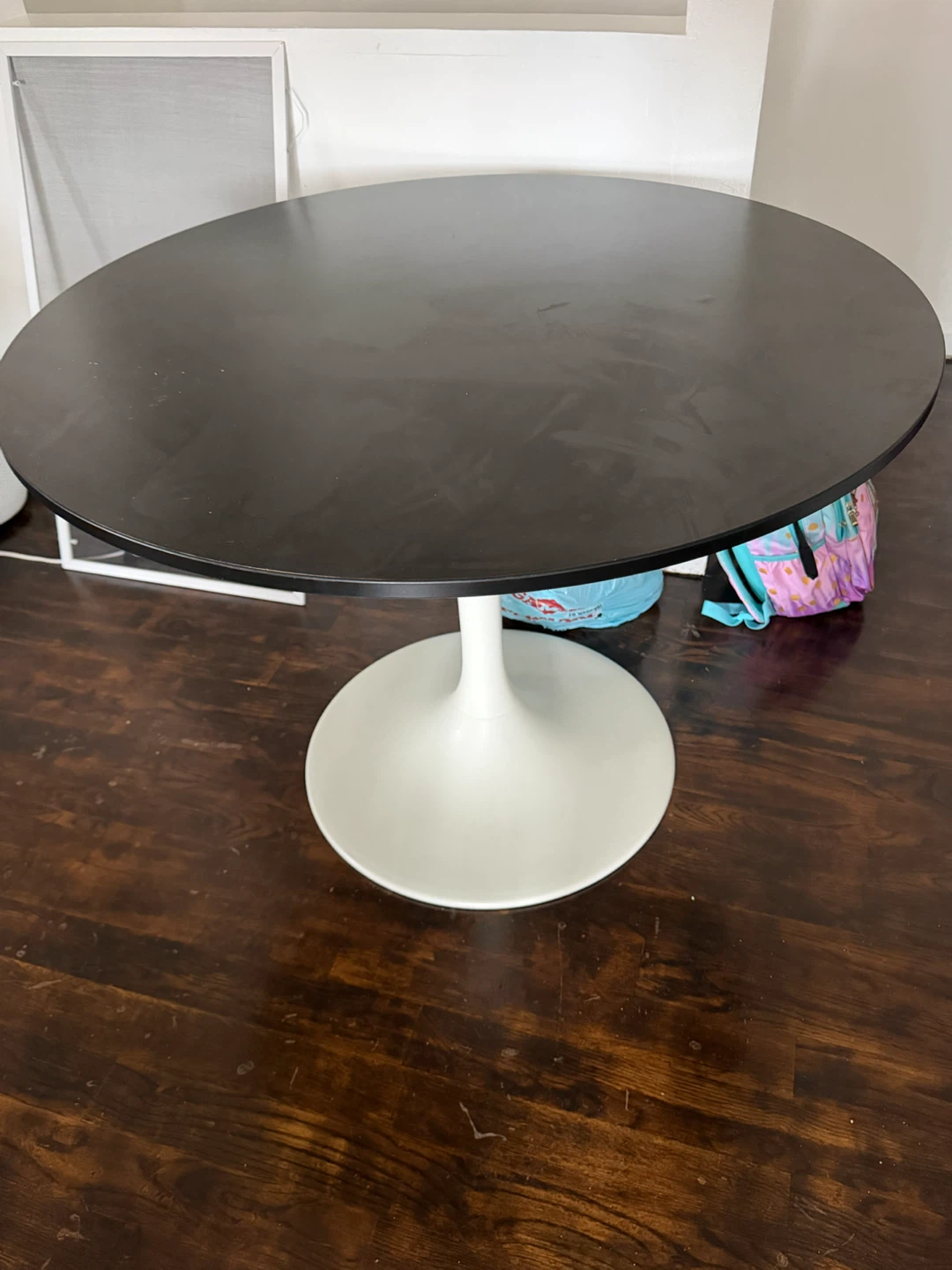 Black and white tulip-style pedestal table