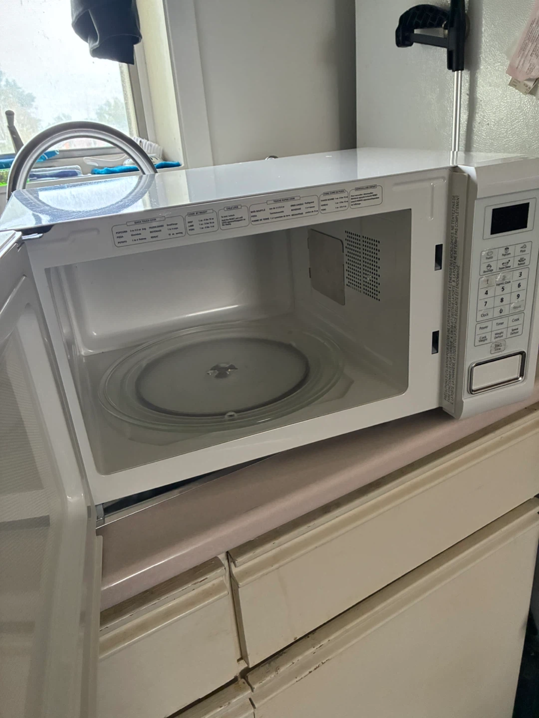 RCA Microwave Oven RMW1129-WHITE - photo 4
