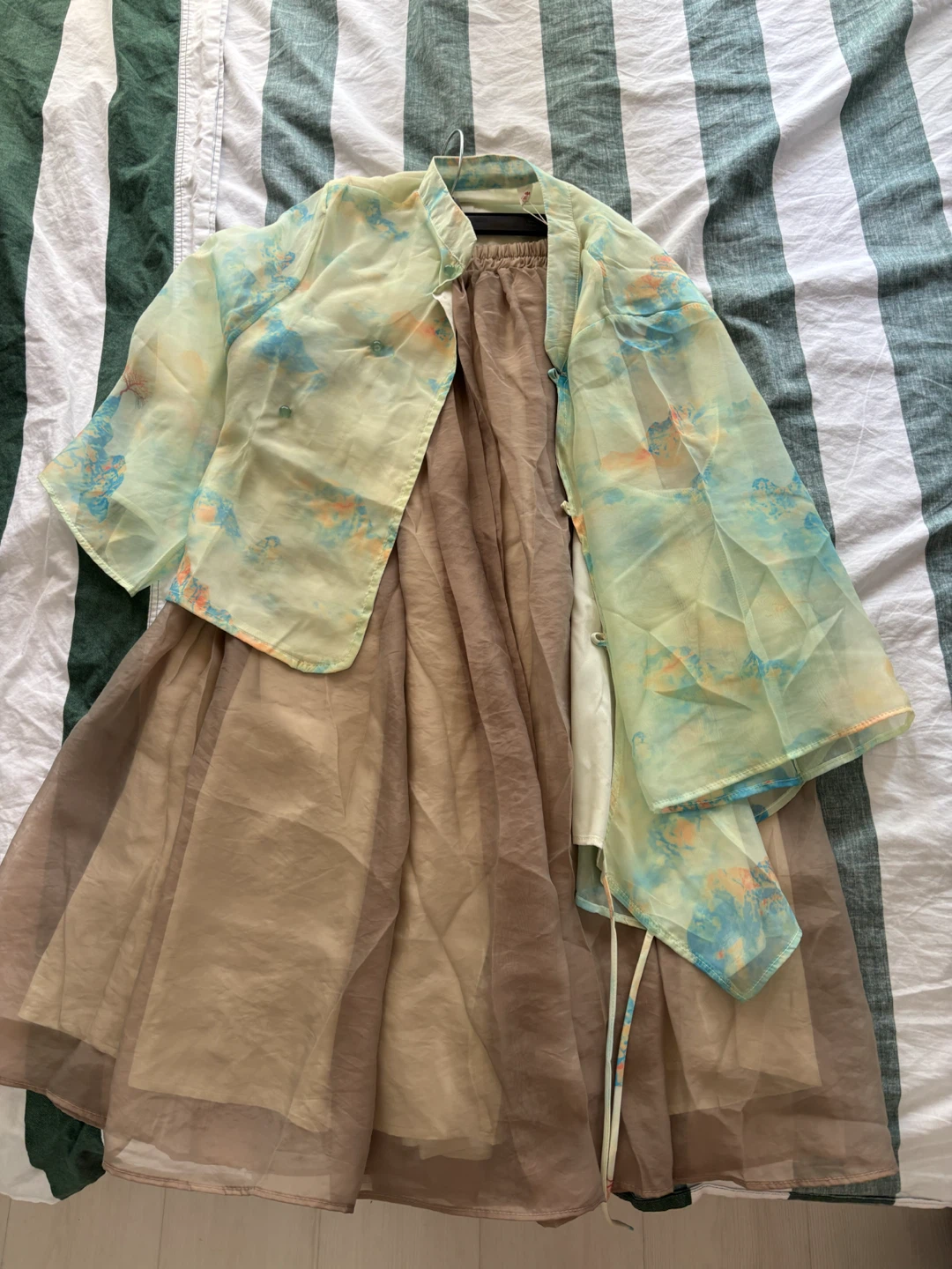 Two piece traditional Chinese wear