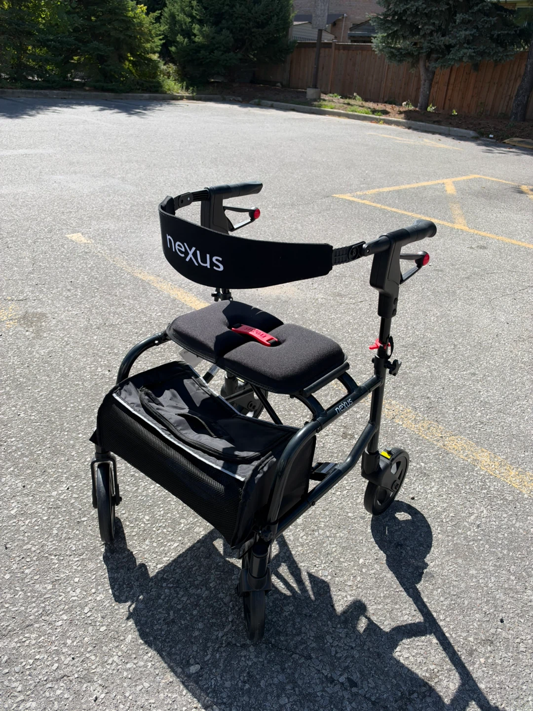 NEXUS 3 LOW WALKER ROLLATOR