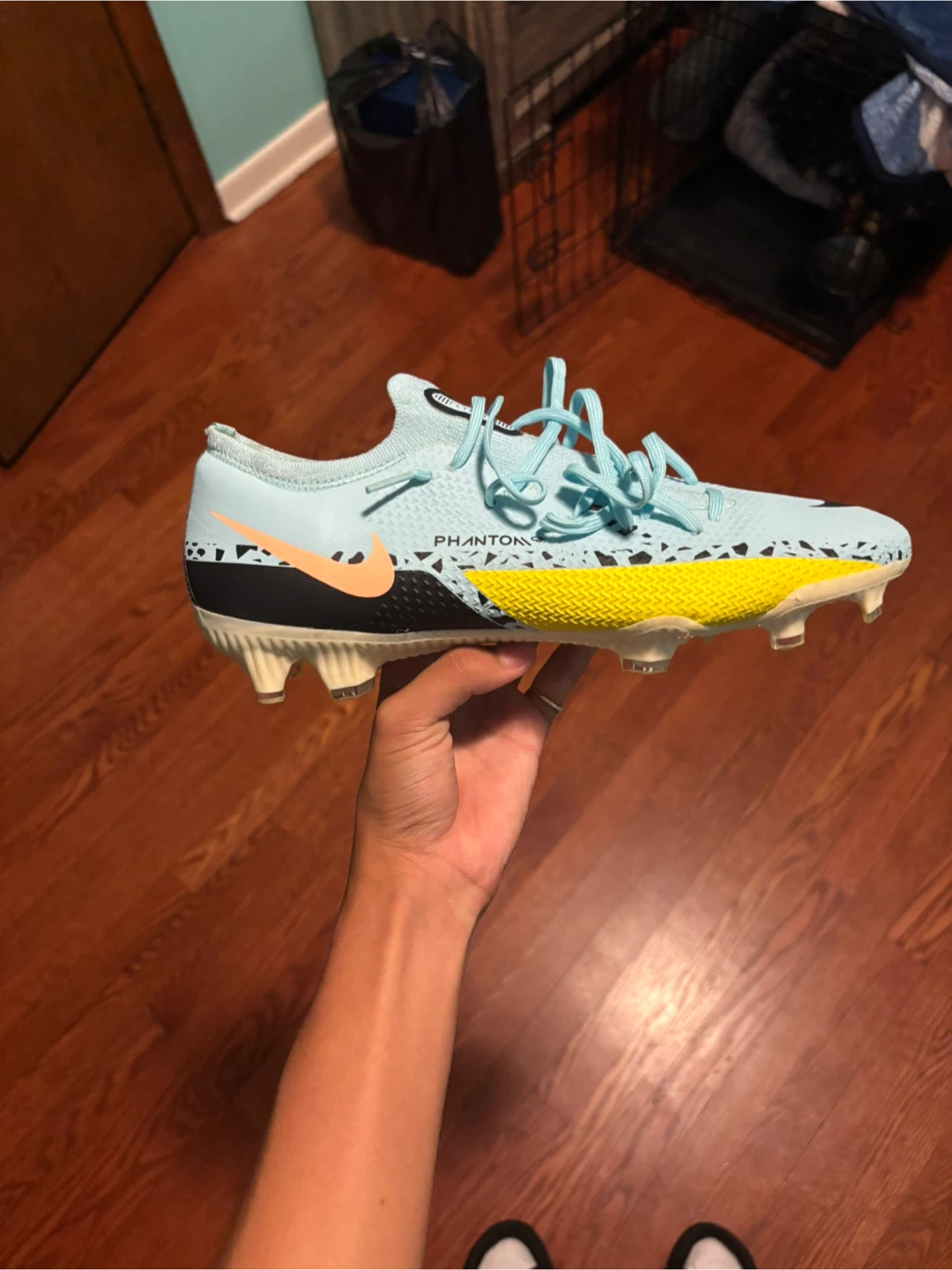 Nike Phantom Soccer Cleats