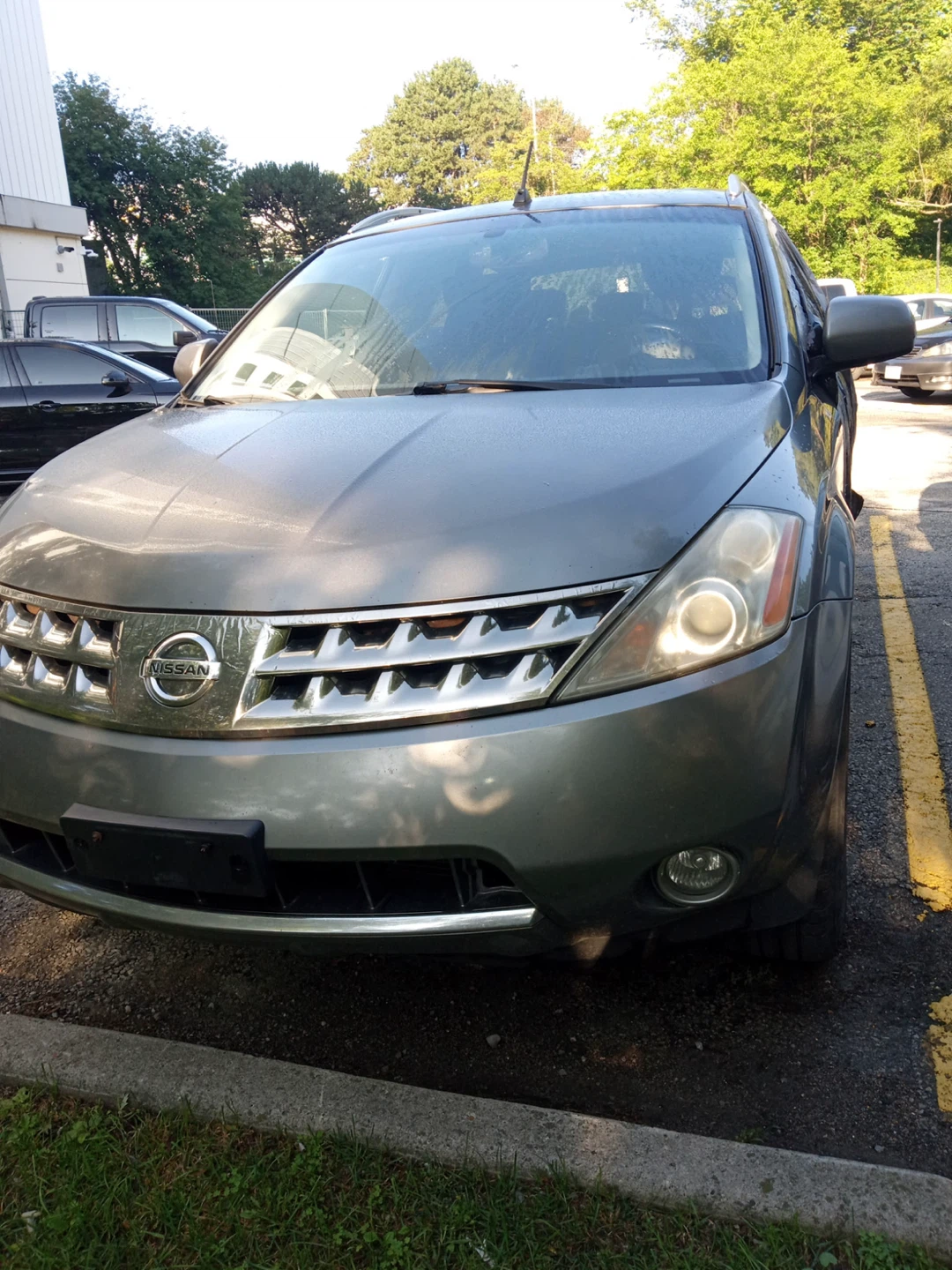 Grey Nissan Murano