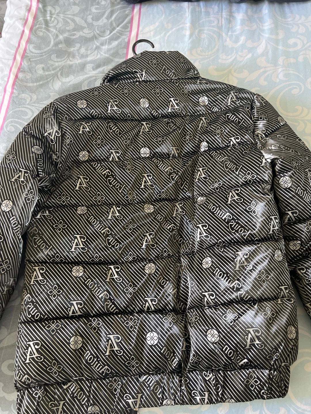 Black and white AP monogram puffer jacket - photo 2