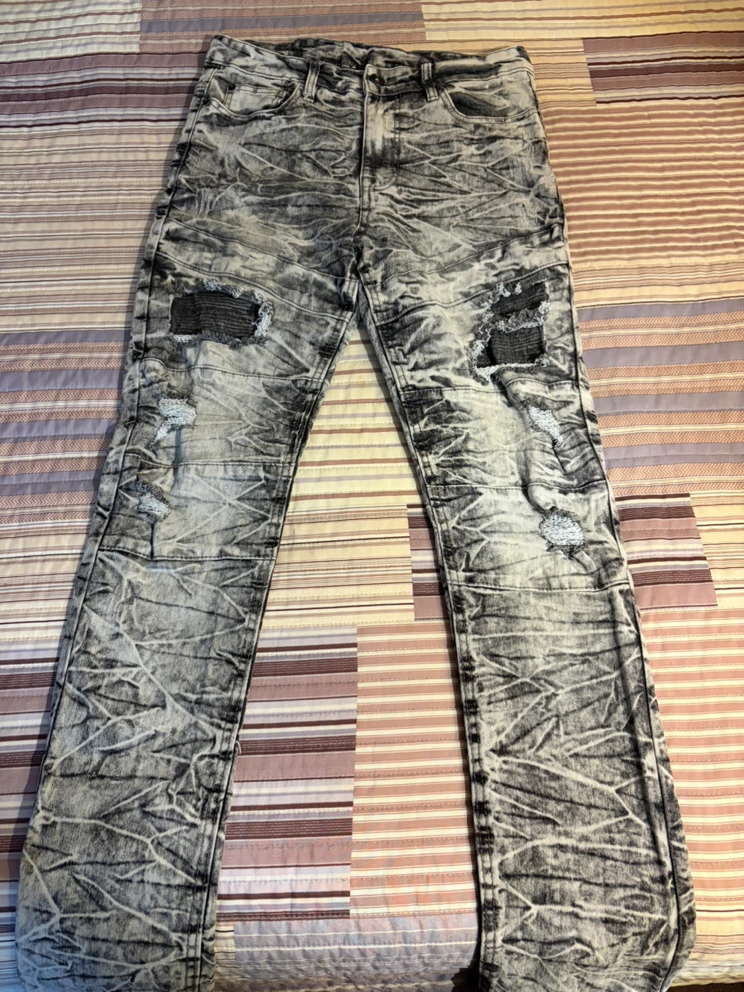 Acid Wash Distressed Jeans 🏈