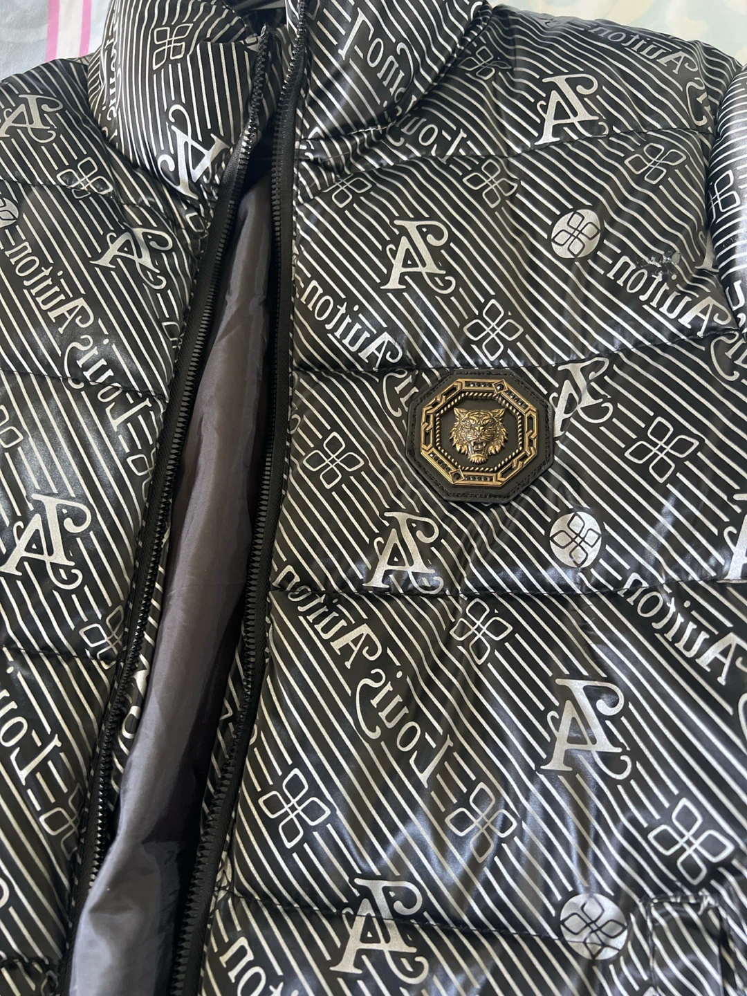 Black and white AP monogram puffer jacket - photo 4