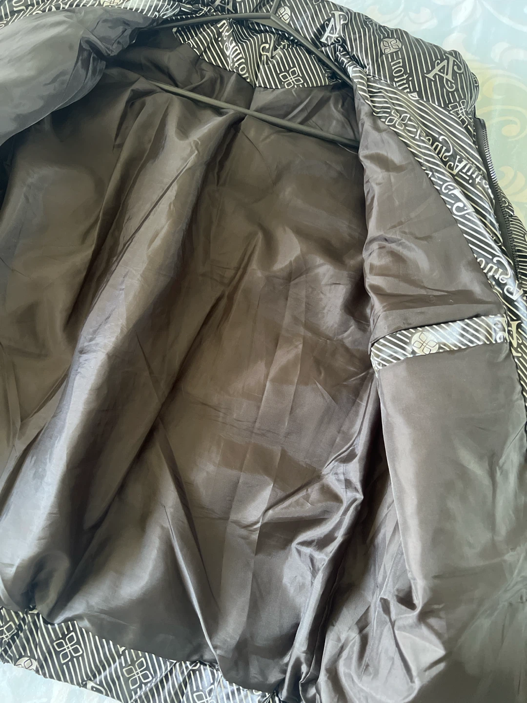 Black and white AP monogram puffer jacket - photo 3