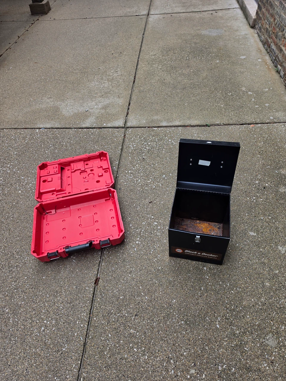 Vintage Blck&Decker Metal Case&Milwaukee plastic case - photo 4