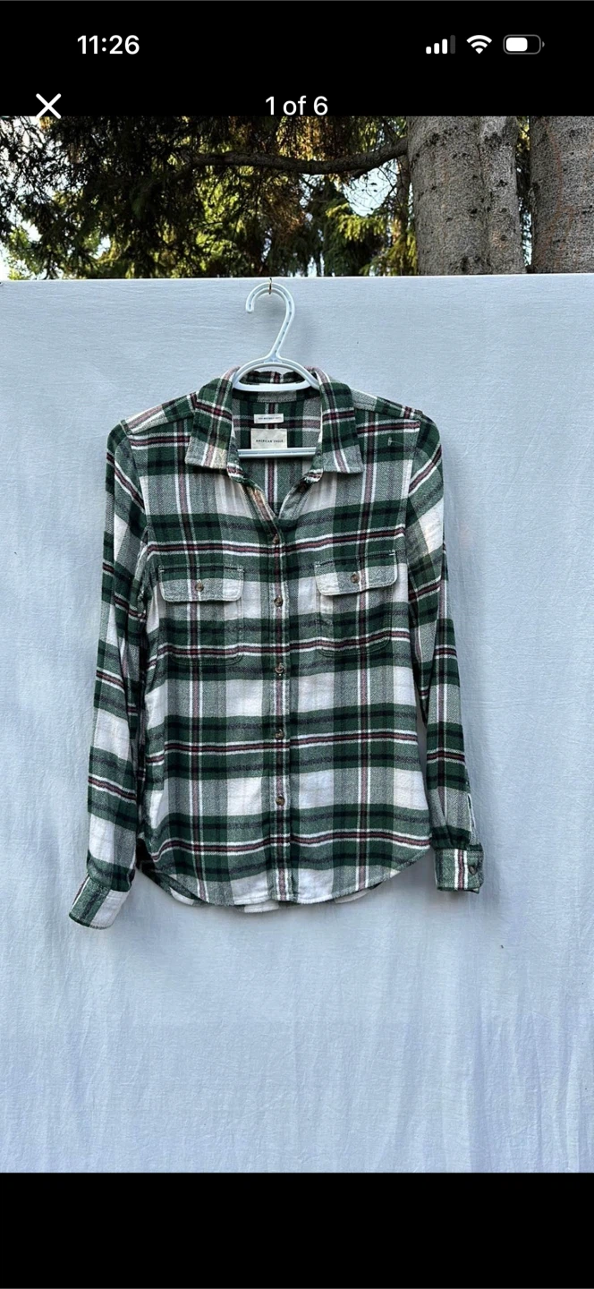 American Eagle Soft Plaid Button Down Shirt