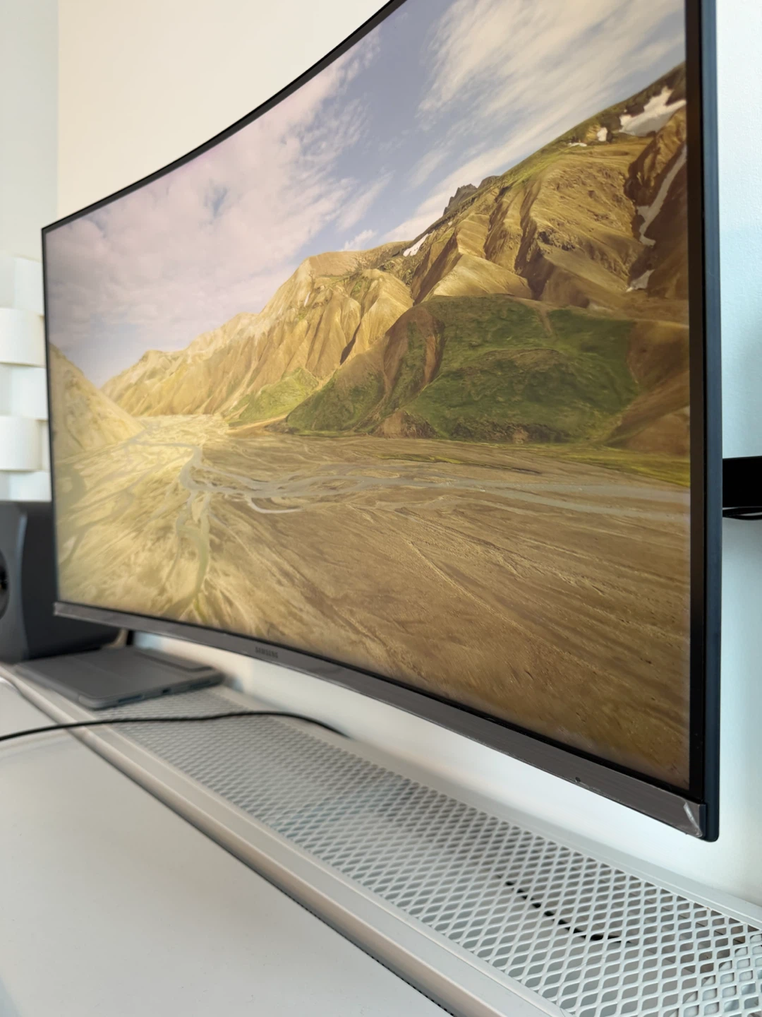 Samsung 32” 4k Curved VESA Monitor UR59C - photo 3
