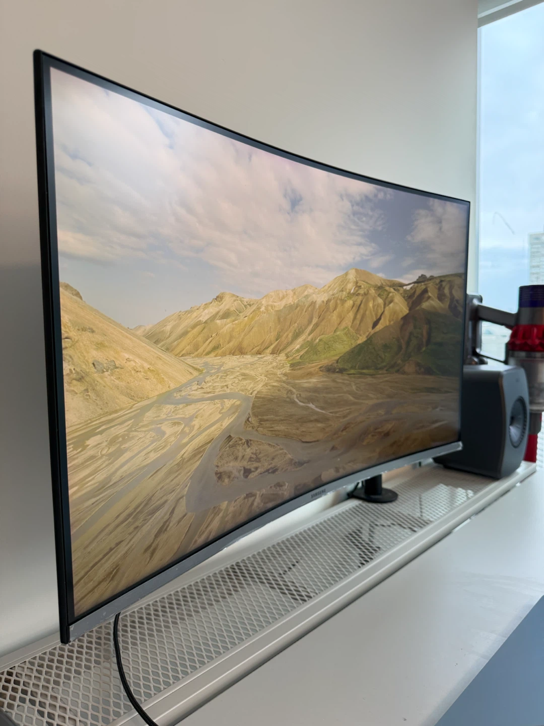 Samsung 32” 4k Curved VESA Monitor UR59C - photo 5