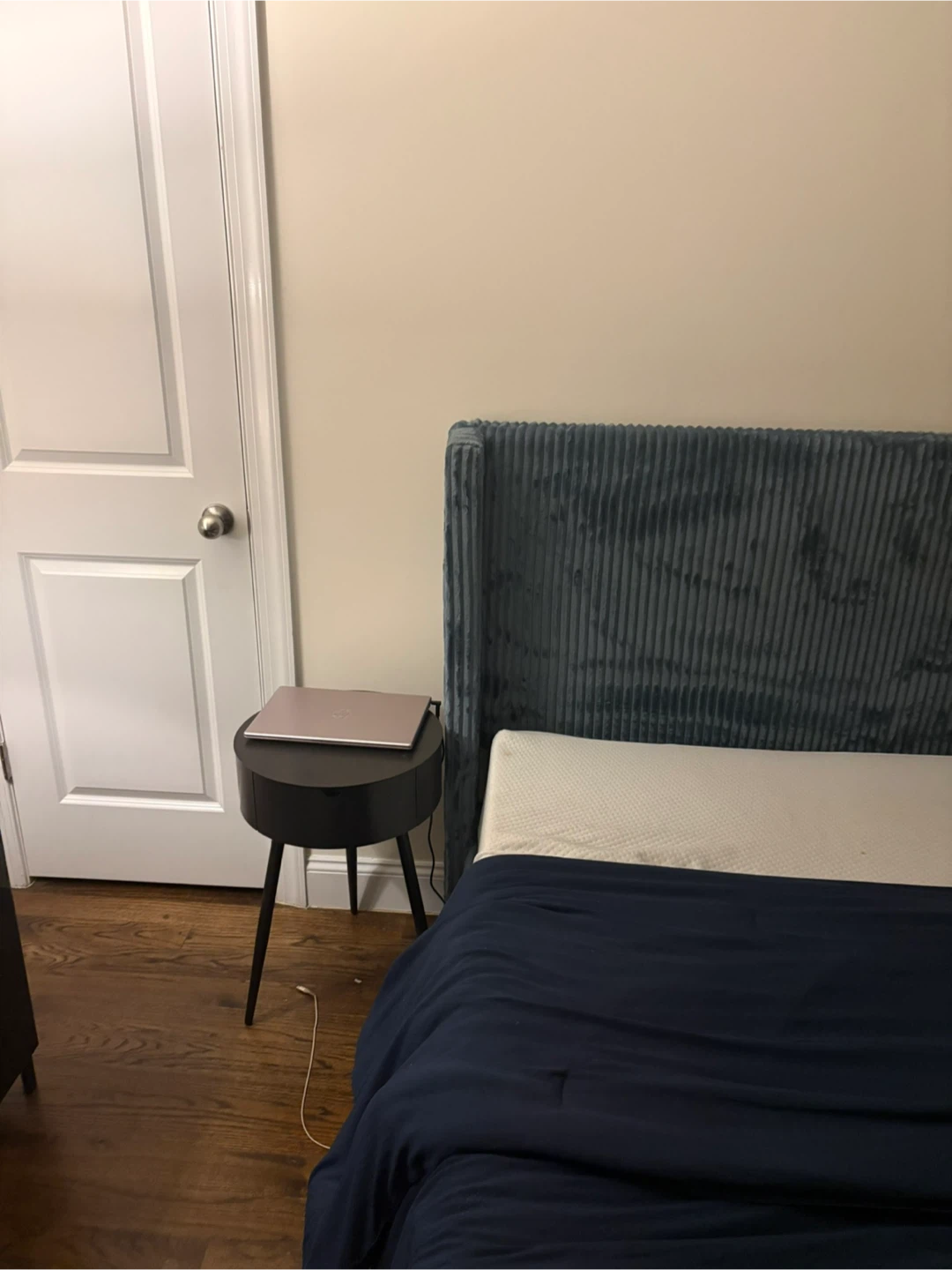 Andretta Upholstered Wing Back Full Size Bed