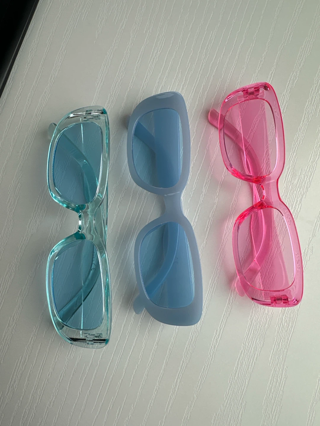 Three pairs of colourful rectangular sunglasses - photo 2