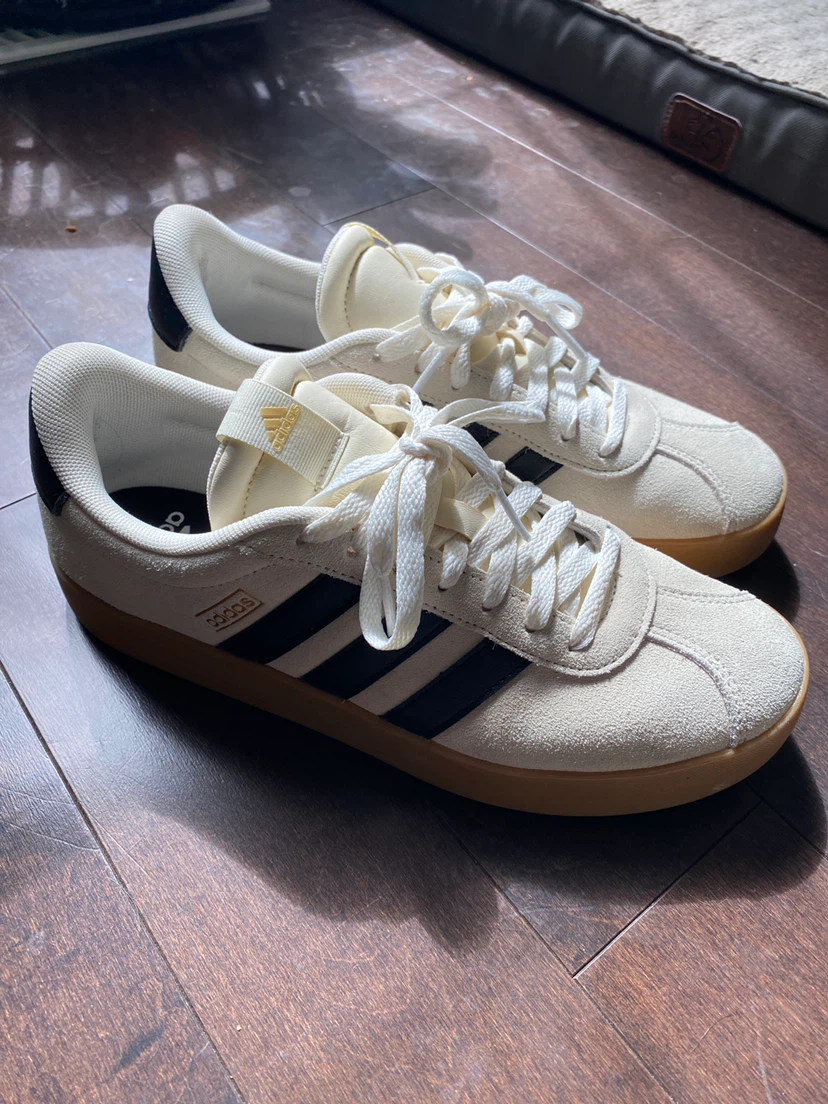 Adidas sneakers in off-white