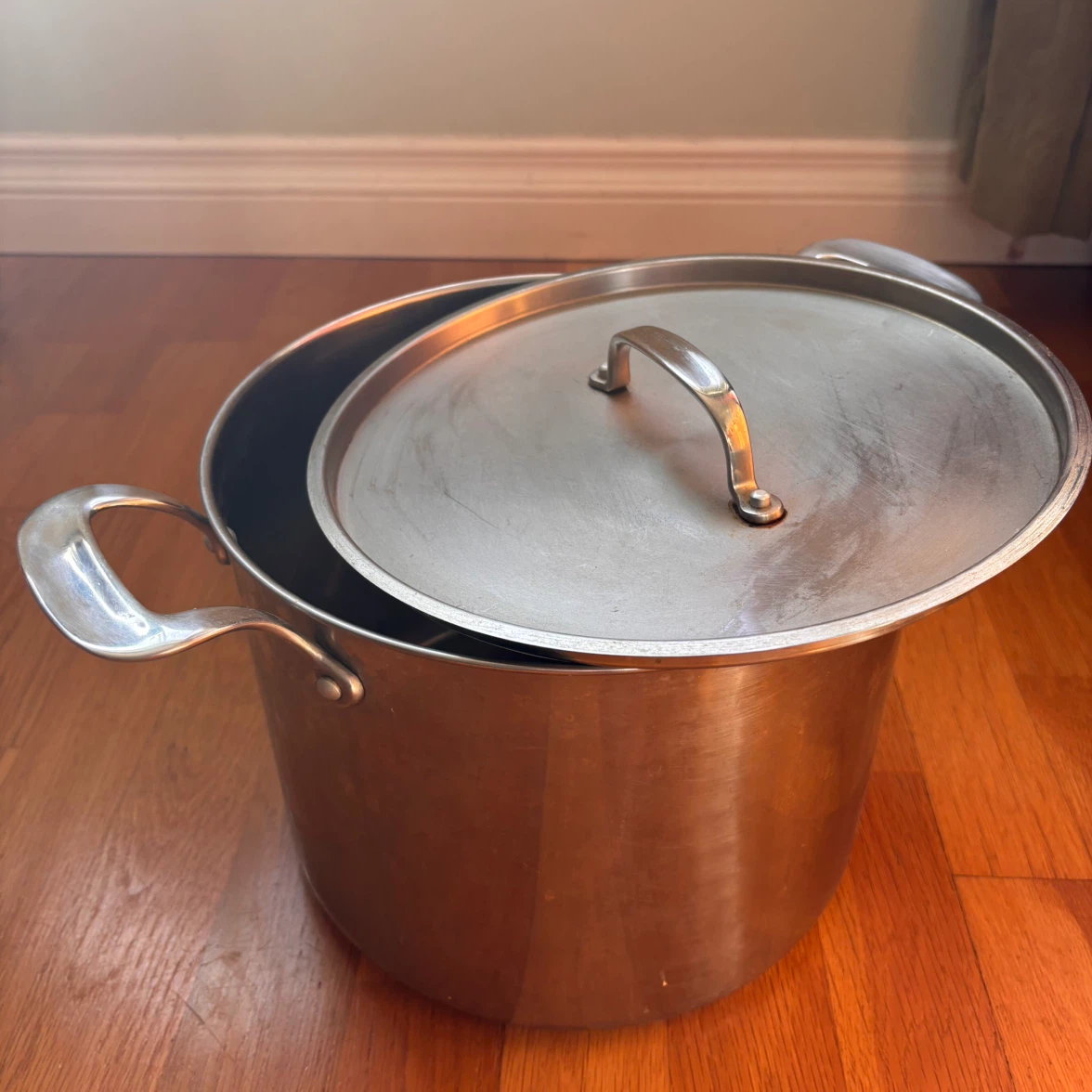 Large Stainless Steel Stock Pot with Lid 🏈