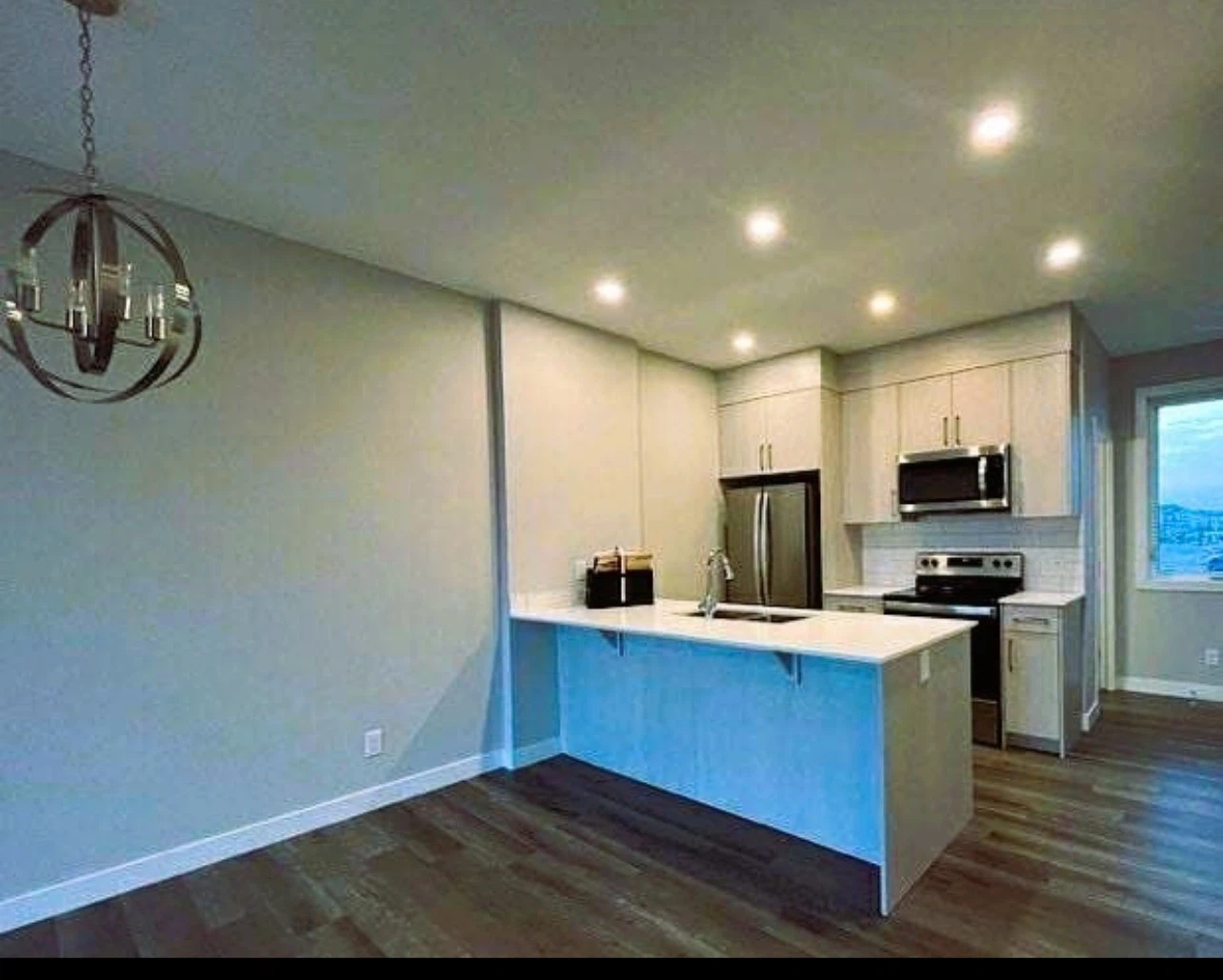 Town house for rent 2 BR 2.5 Bath Skyview Ranch NE - photo 2