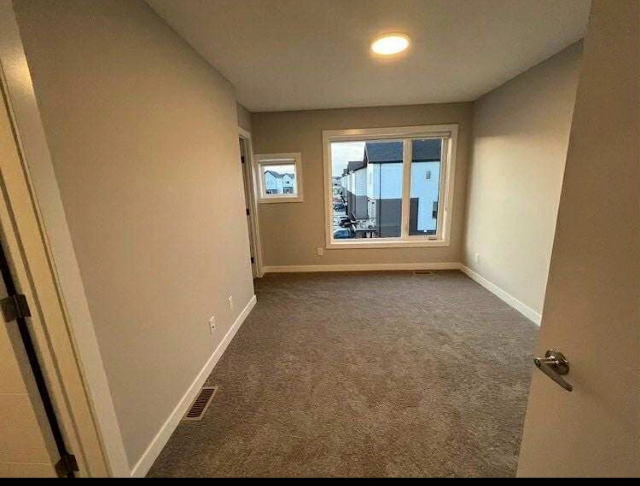 Town house for rent 2 BR 2.5 Bath Skyview Ranch NE - photo 5