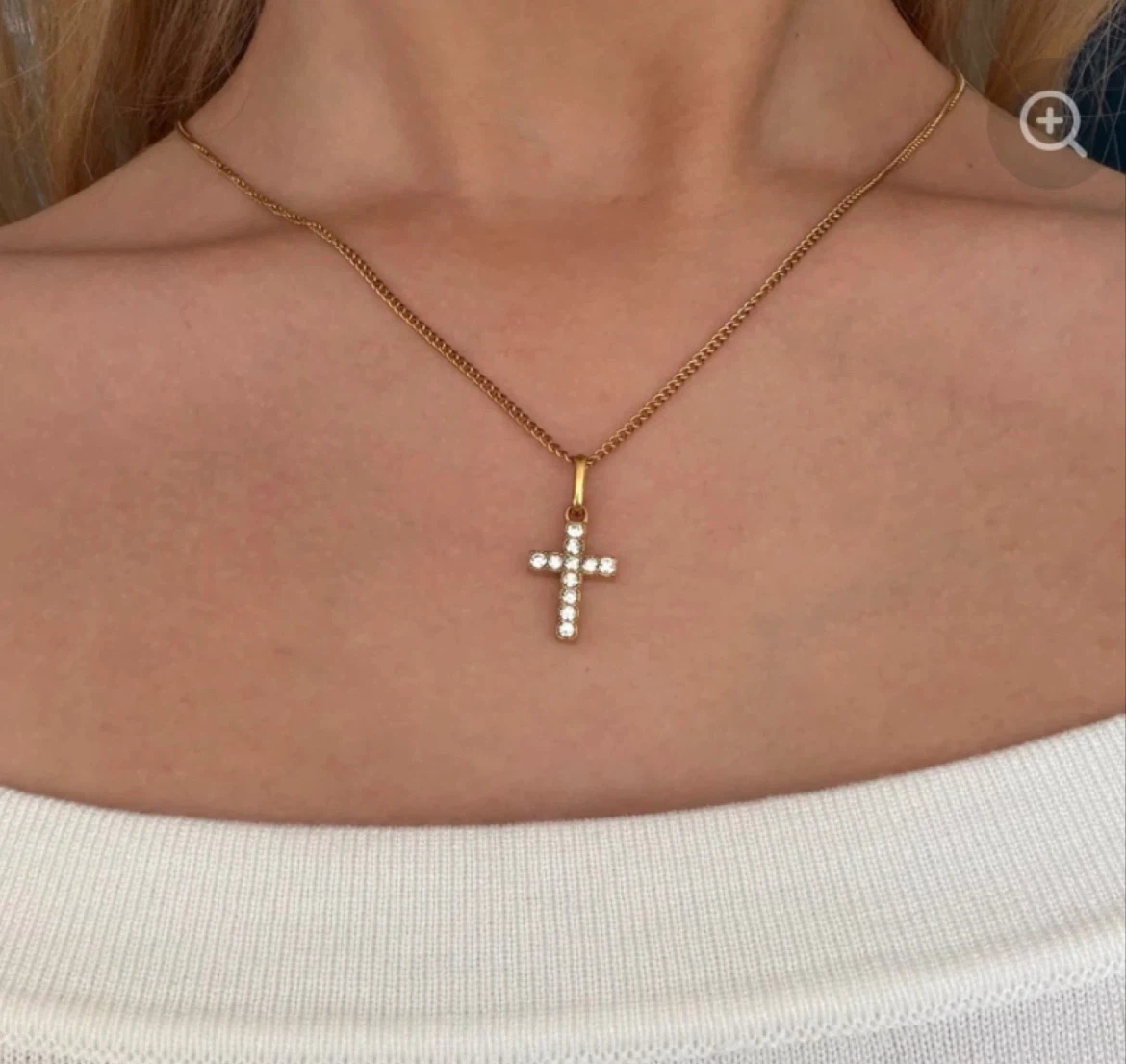 🏈 EVRY Gold-tone crystal cross pendant necklace