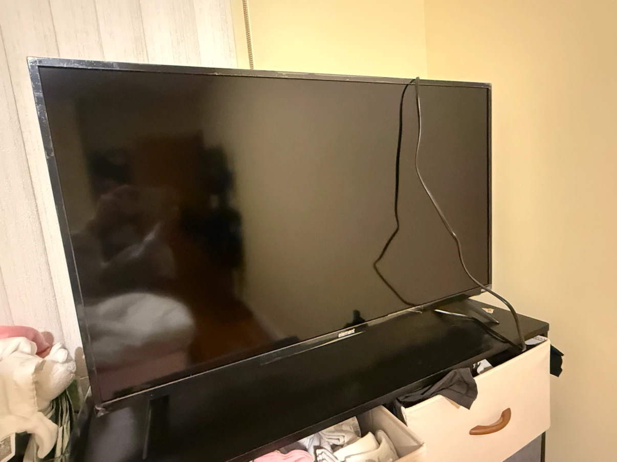 Like new Element 40-inch 1080p HD Xumo TV