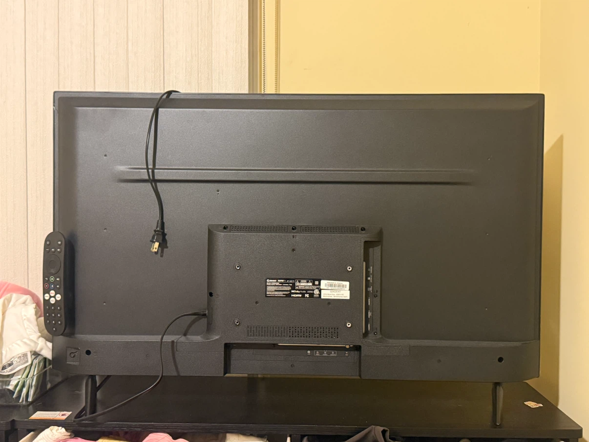 Like new Element 40-inch 1080p HD Xumo TV - photo 2