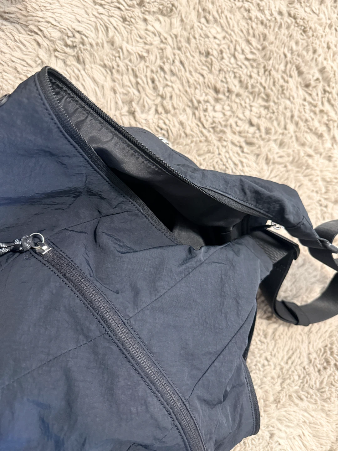 Lululemon Large Slouchy Sling Bag $80 - photo 3