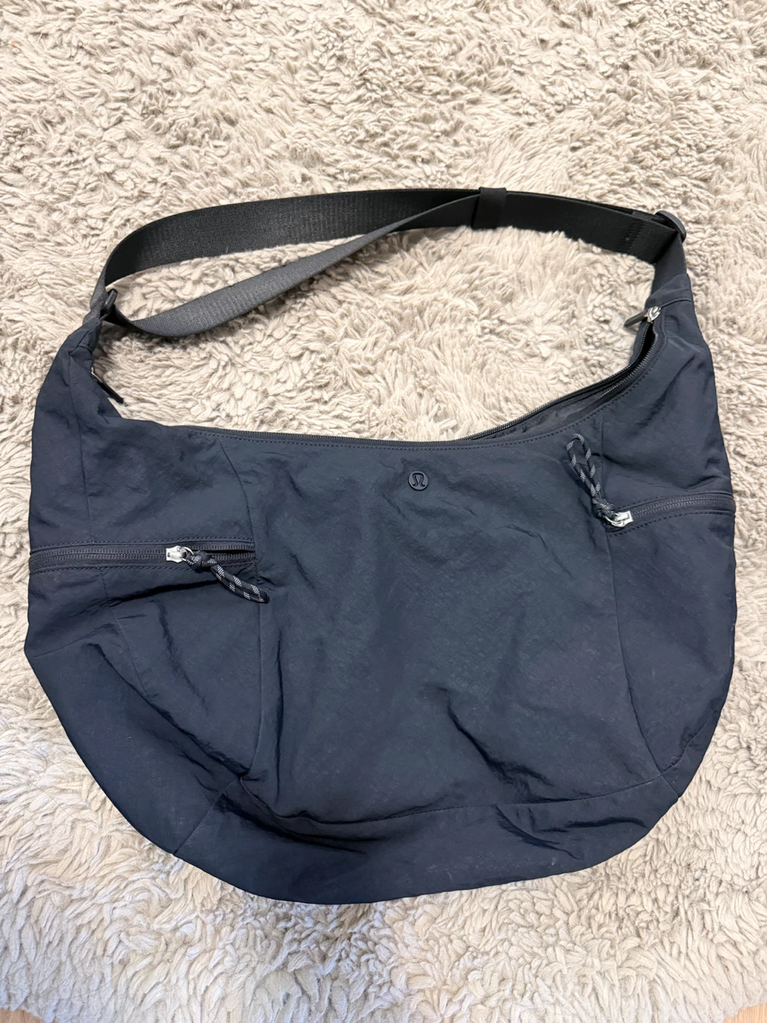 Lululemon Large Slouchy Sling Bag $80 - photo 4