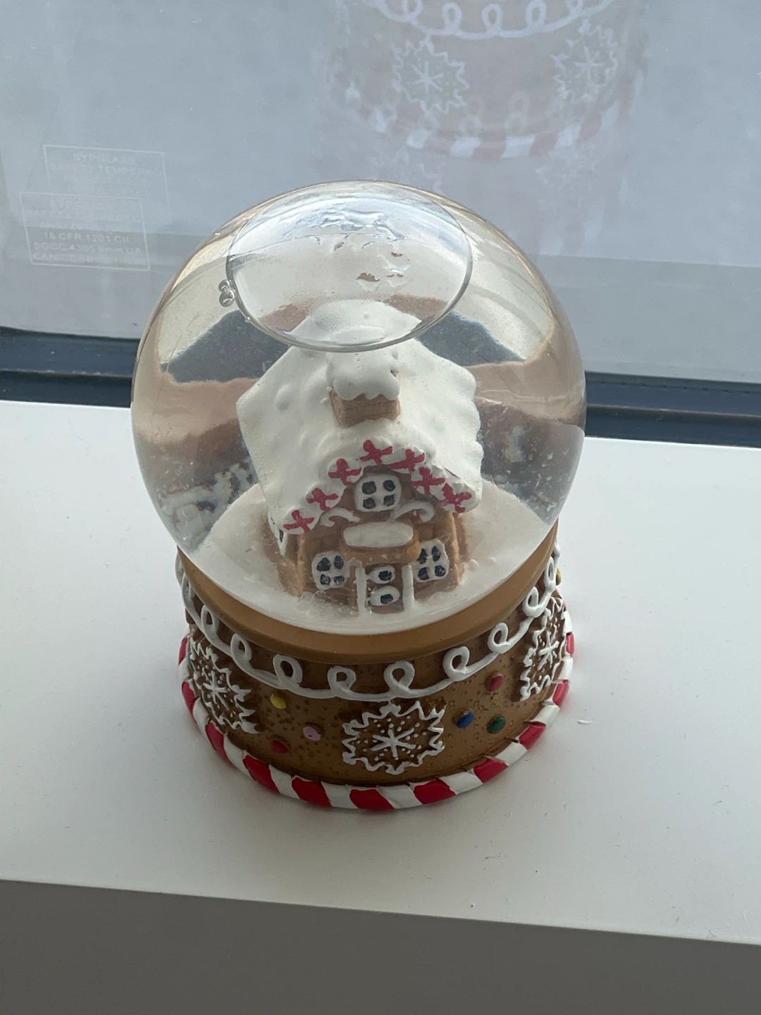 🏈 Gingerbread House Snow Globe