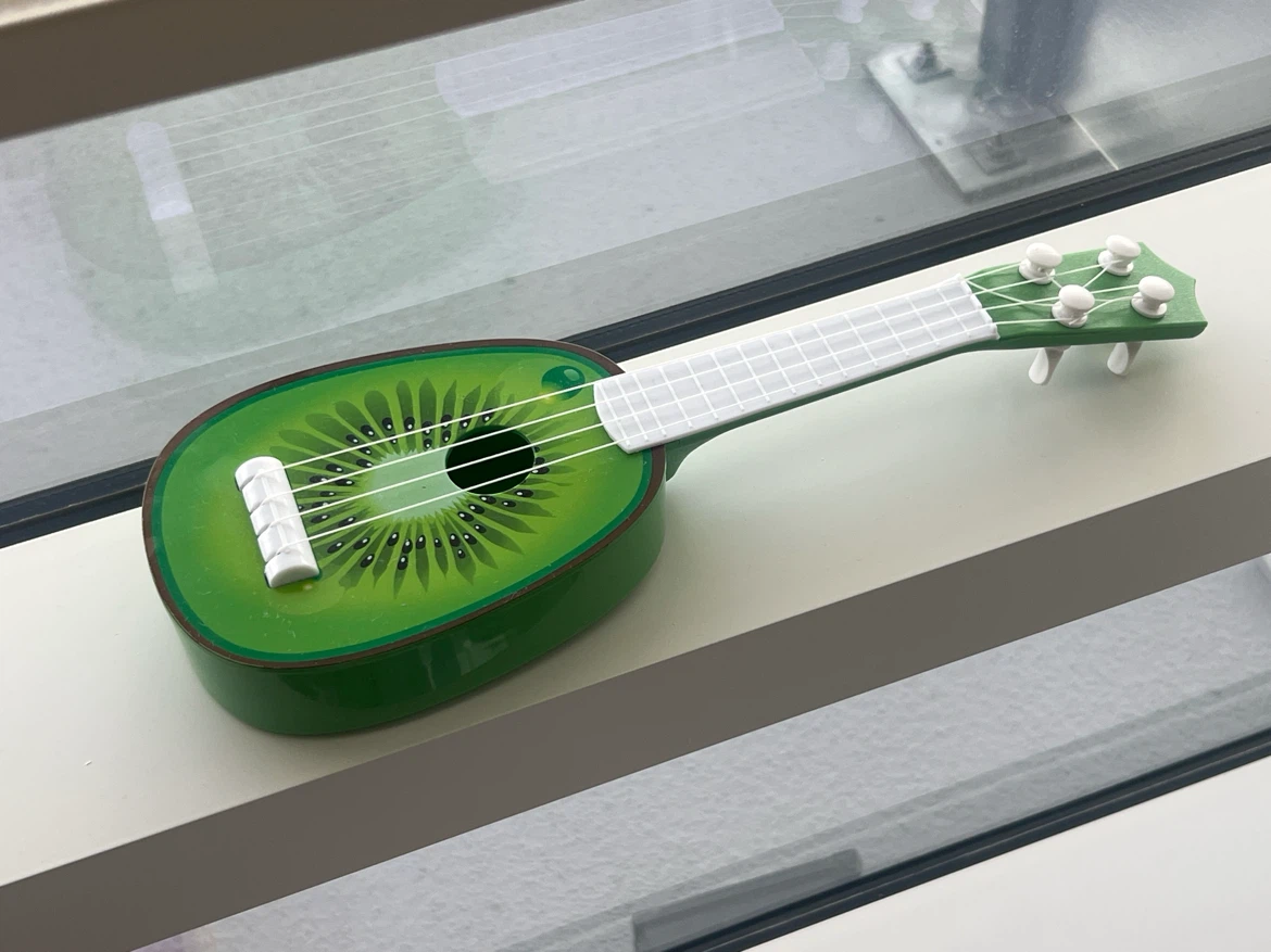 🏈 Kiwi Fruit Design Toy Ukulele