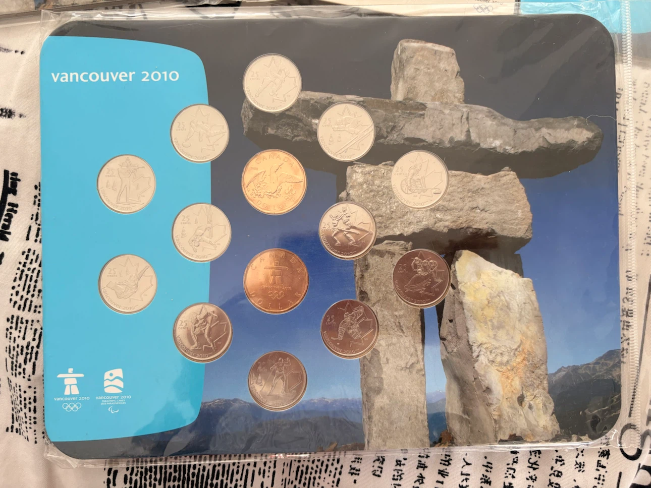 Vancouver 2010 Olympic Coin and Puck Collection - photo 2