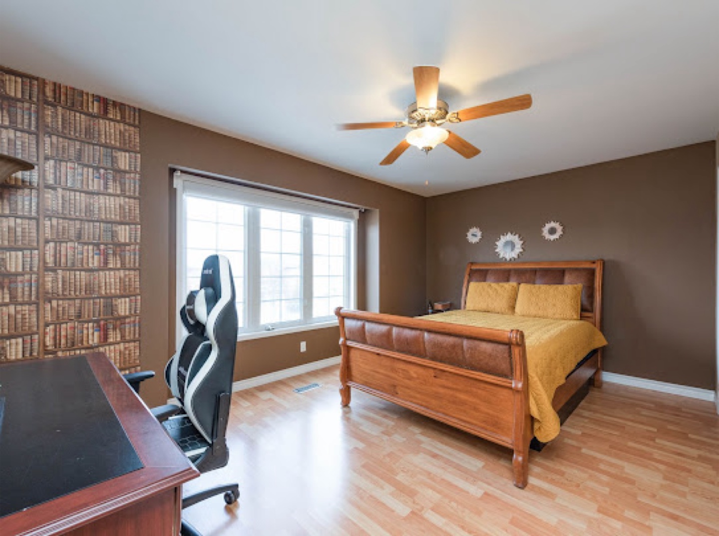 3 Bedroom Upper Level Argentia/Tenth Line/Derry - photo 4