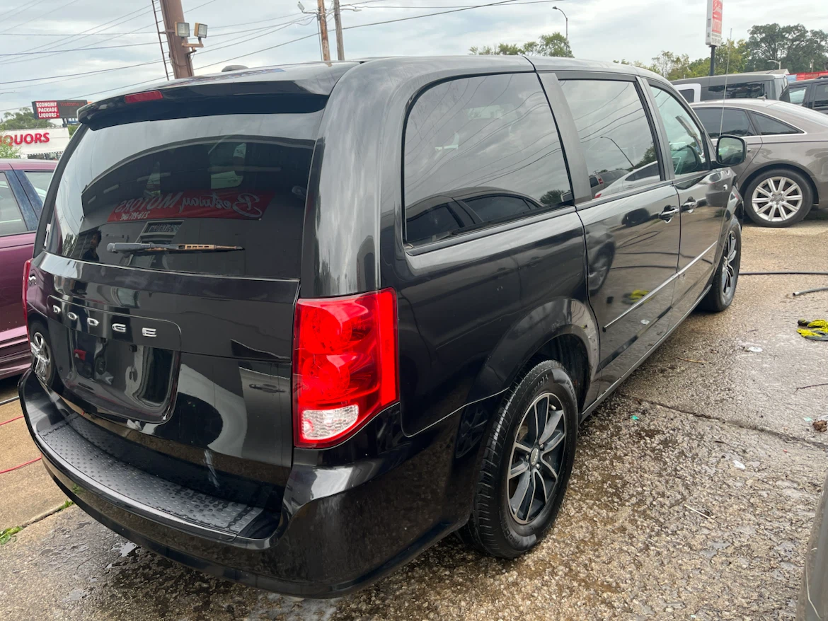 Black Dodge Grand Caravan Minivan - photo 2