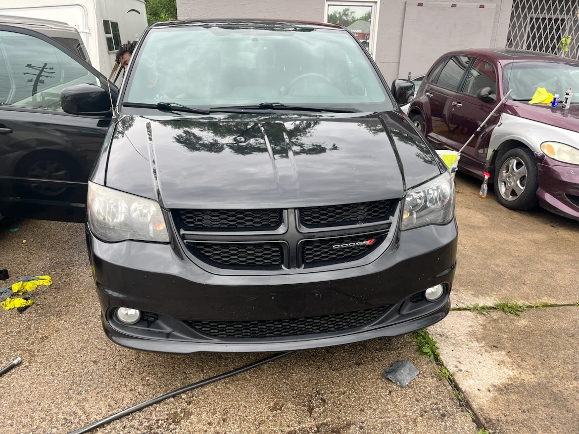 Black Dodge Grand Caravan Minivan - photo 4