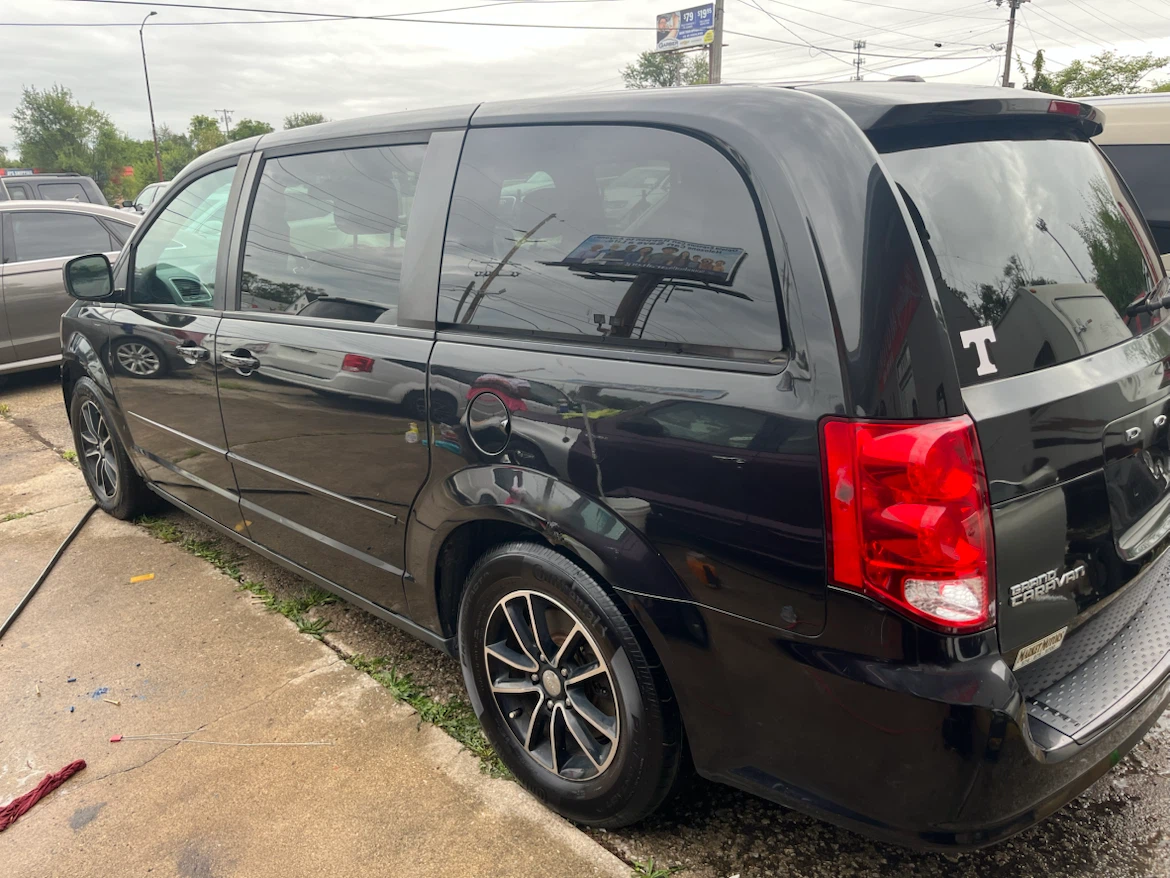 Black Dodge Grand Caravan Minivan - photo 5