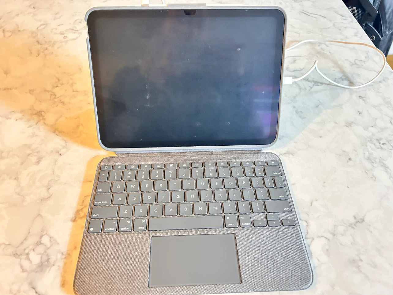 iPad 11 w Logitech keyboard case &Apple Pencil.