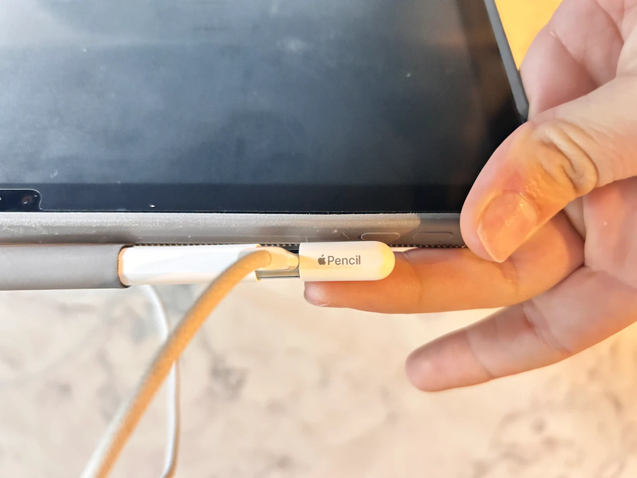 iPad 11 w Logitech keyboard case &Apple Pencil. - photo 3