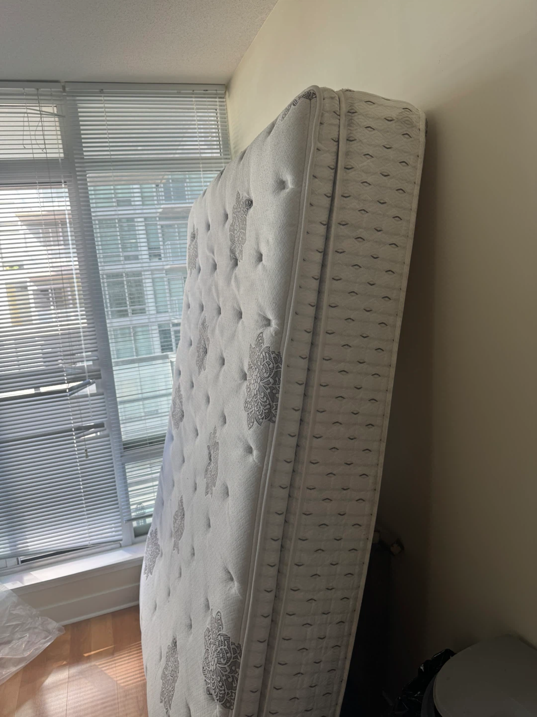 Queen Size Mattress - photo 2