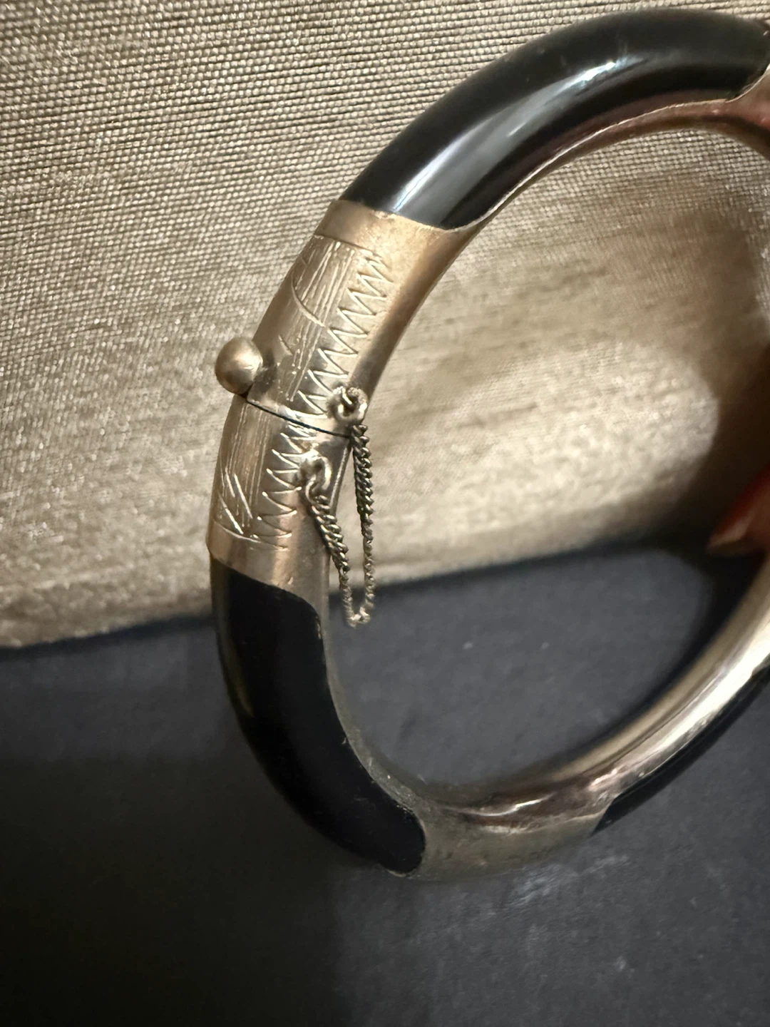 🏈Vintage Black and Silver Tone Bangle Bracelet - photo 2