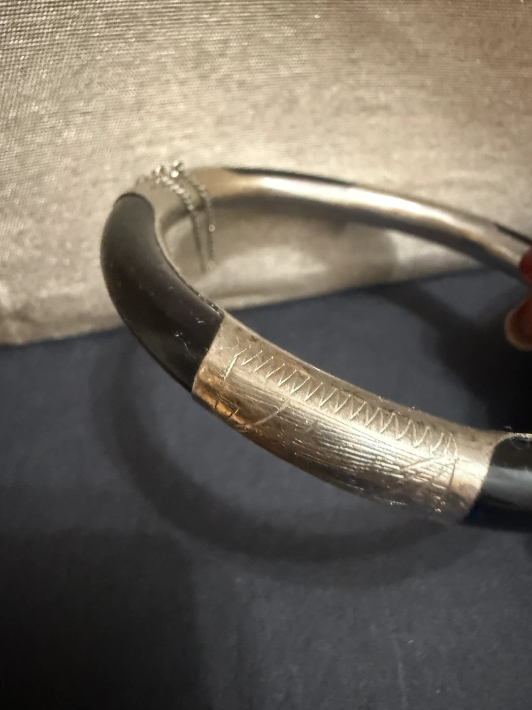 🏈Vintage Black and Silver Tone Bangle Bracelet - photo 3