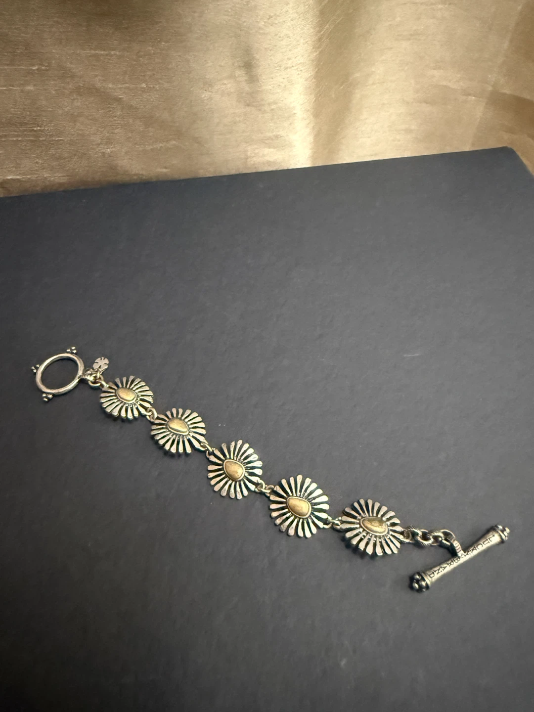 🏈Lucky Brand Daisy Toggle Bracelet