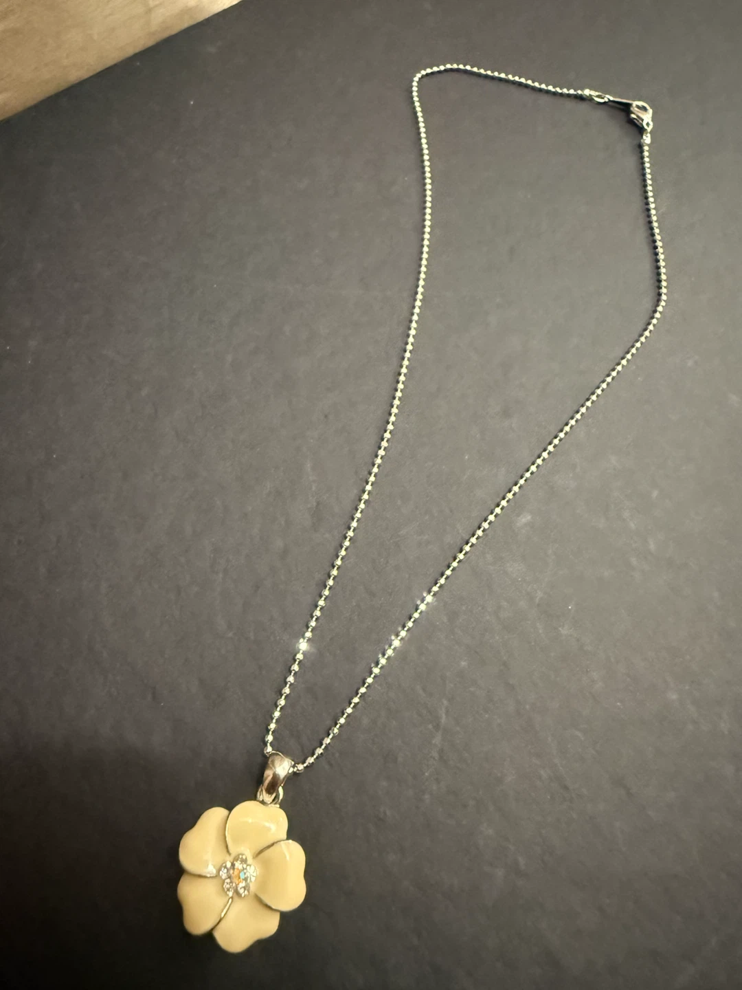 🏈Cream Flower Pendant Necklace