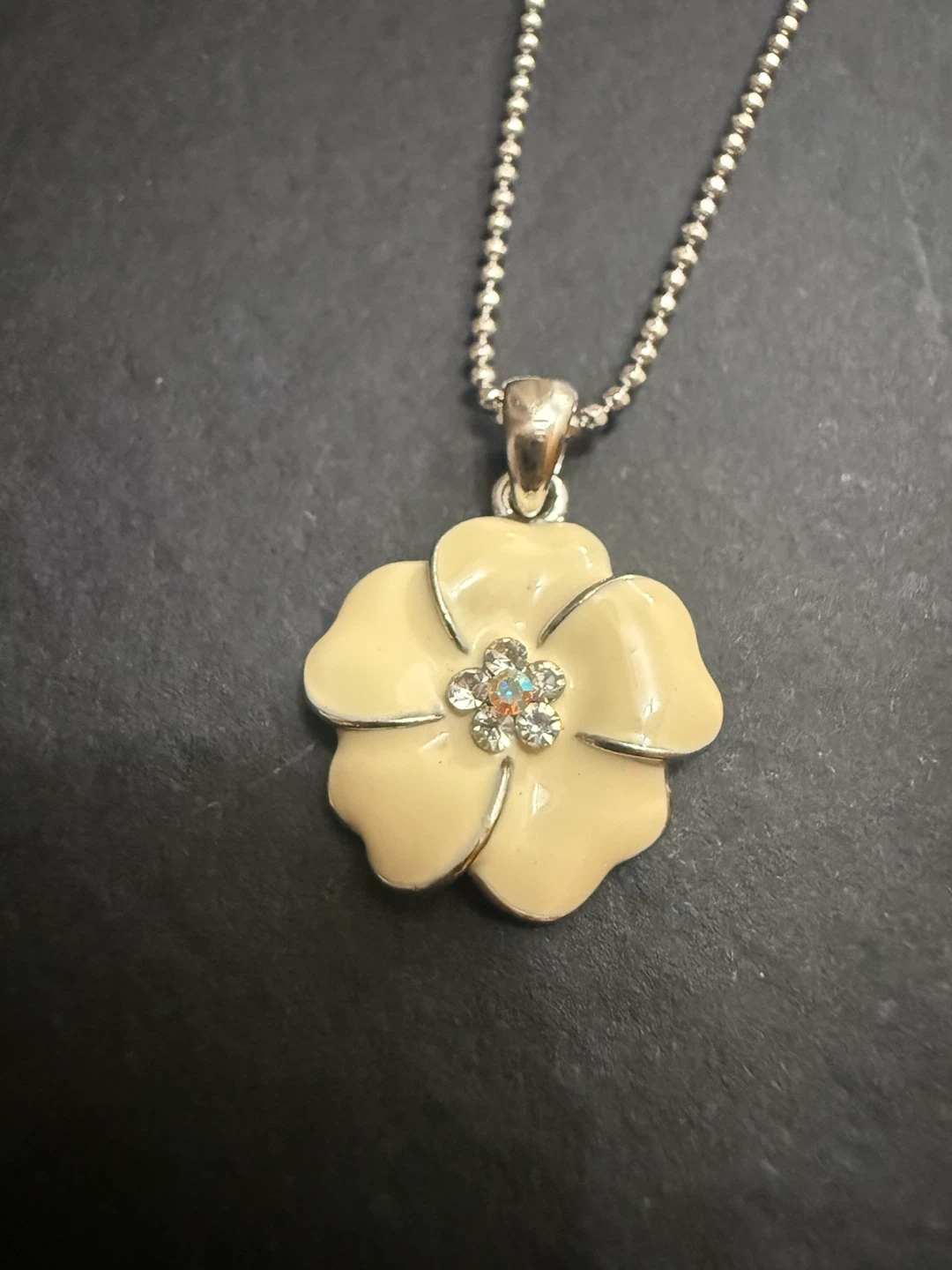 🏈Cream Flower Pendant Necklace - photo 2