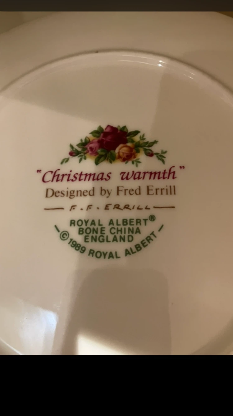 NEW  “Christmas warmth"  ROYAL ALBERT® Year Issued: 1989 - photo 2