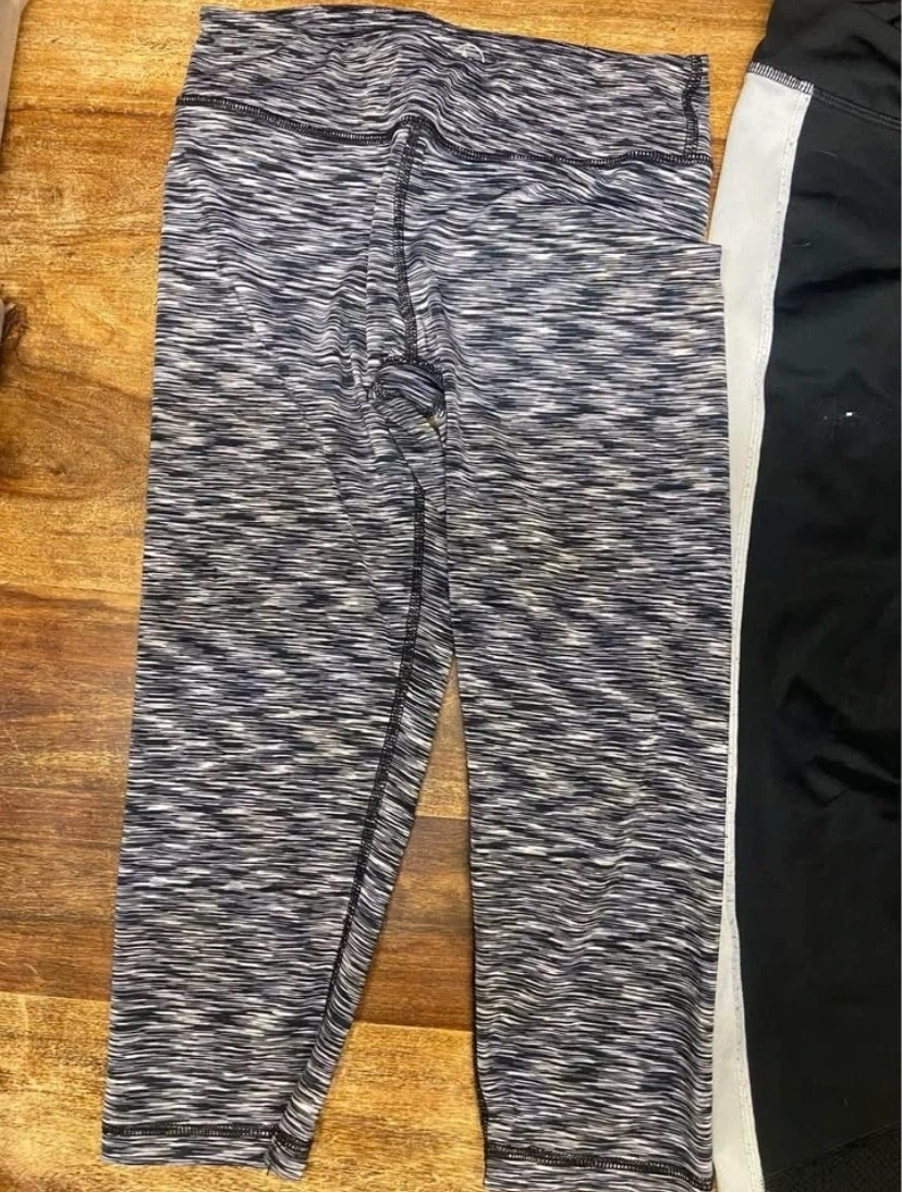 🏈 EUC Bundle of 3 pairs of girls athletic leggings - photo 4