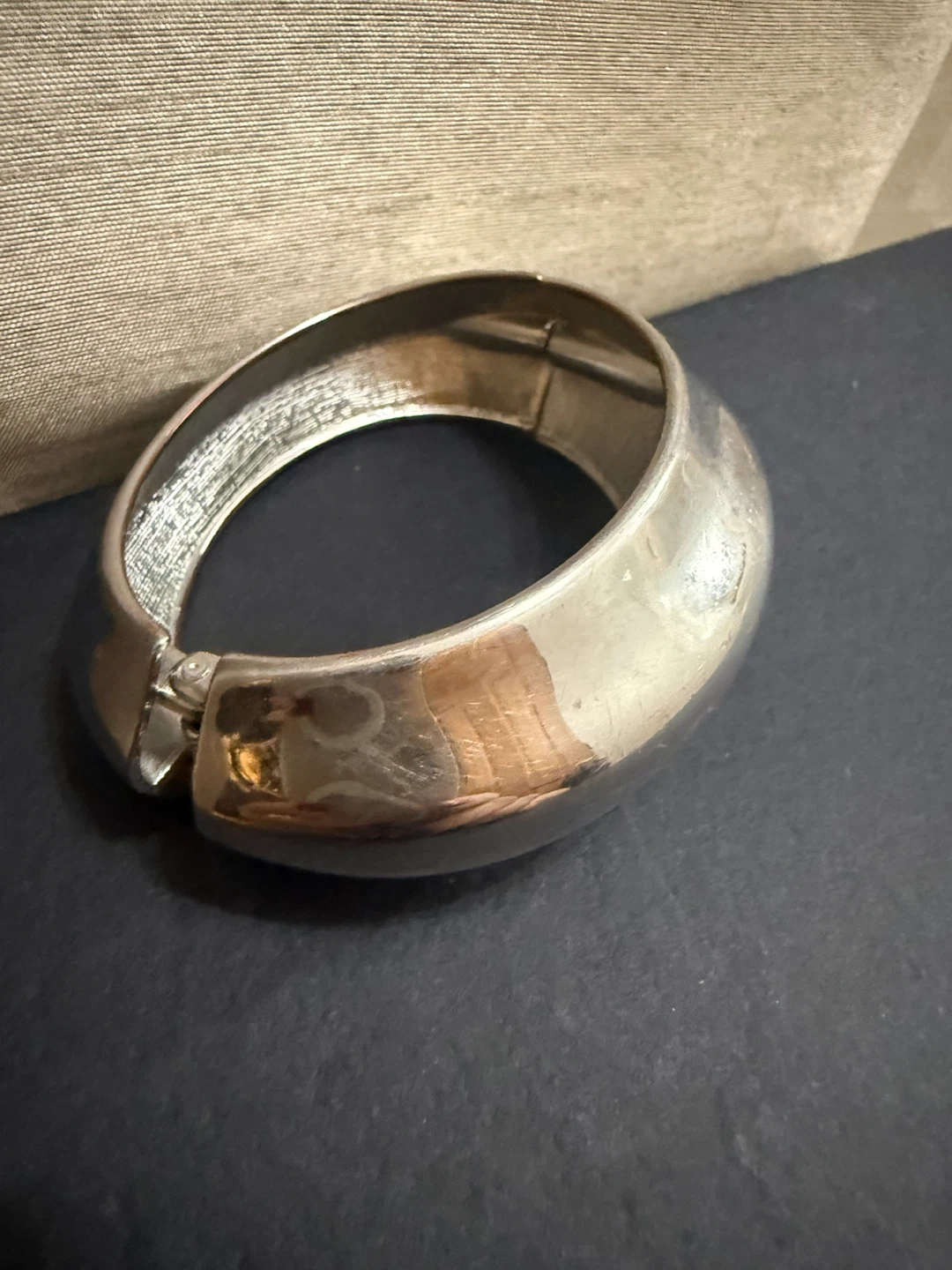 🏈Silver-Tone Hinged Bangle Bracelet - photo 3