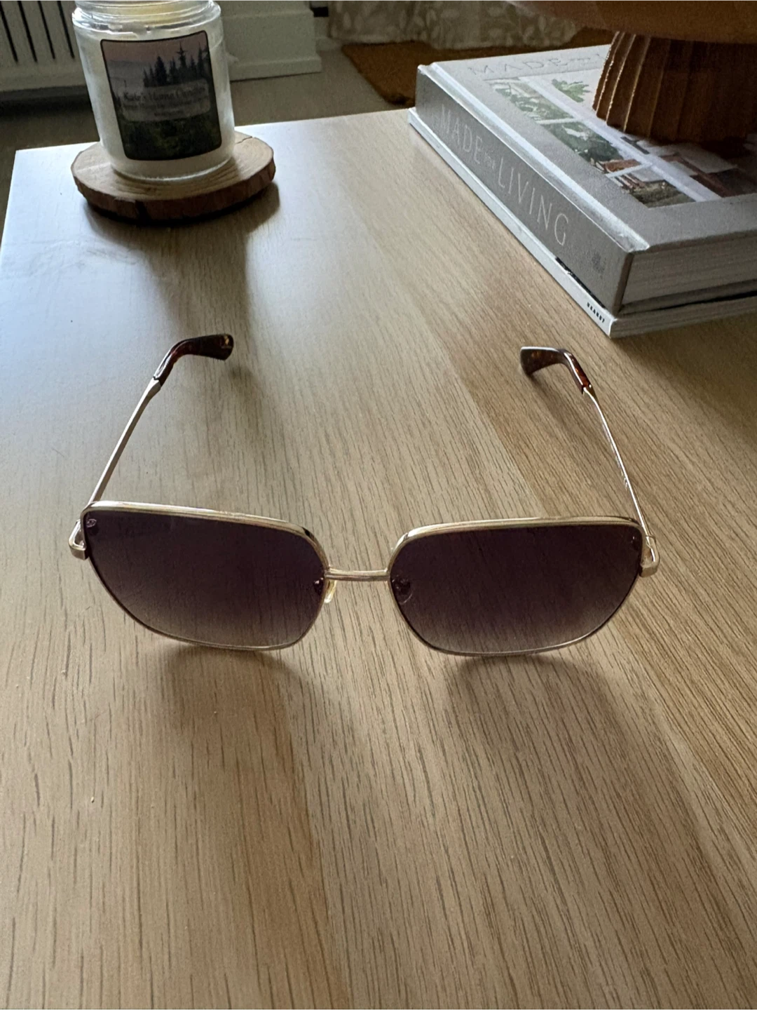 Sunglasses with Gold tone & Tortoiseshell Arms