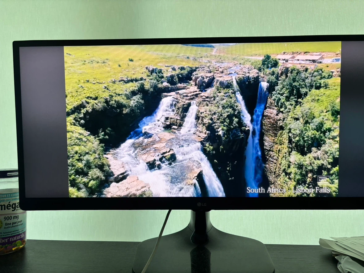 LG UltraWide Monitor – Excellent Condition, Fully Working - photo 3