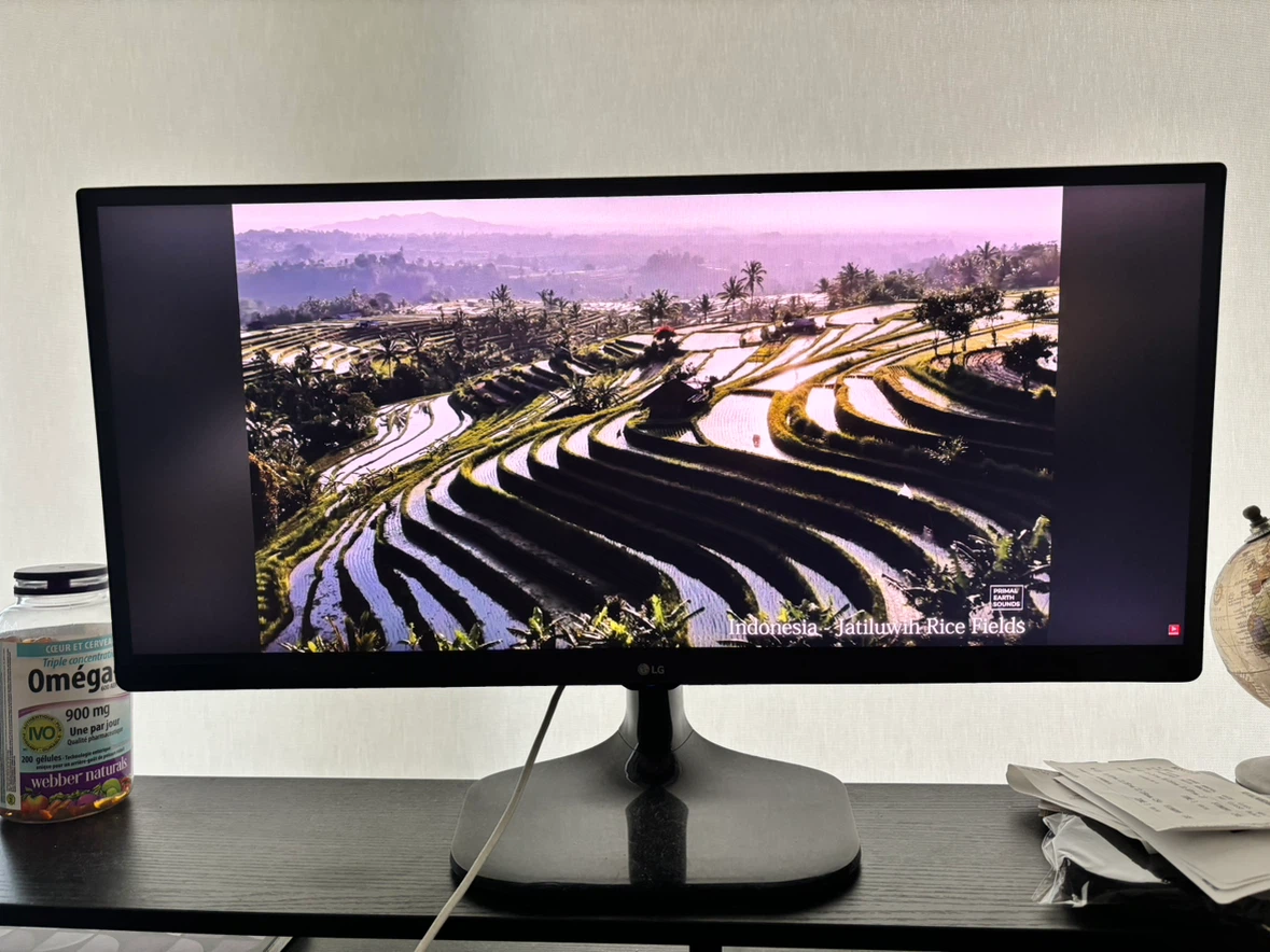 LG UltraWide Monitor – Excellent Condition, Fully Working - photo 4