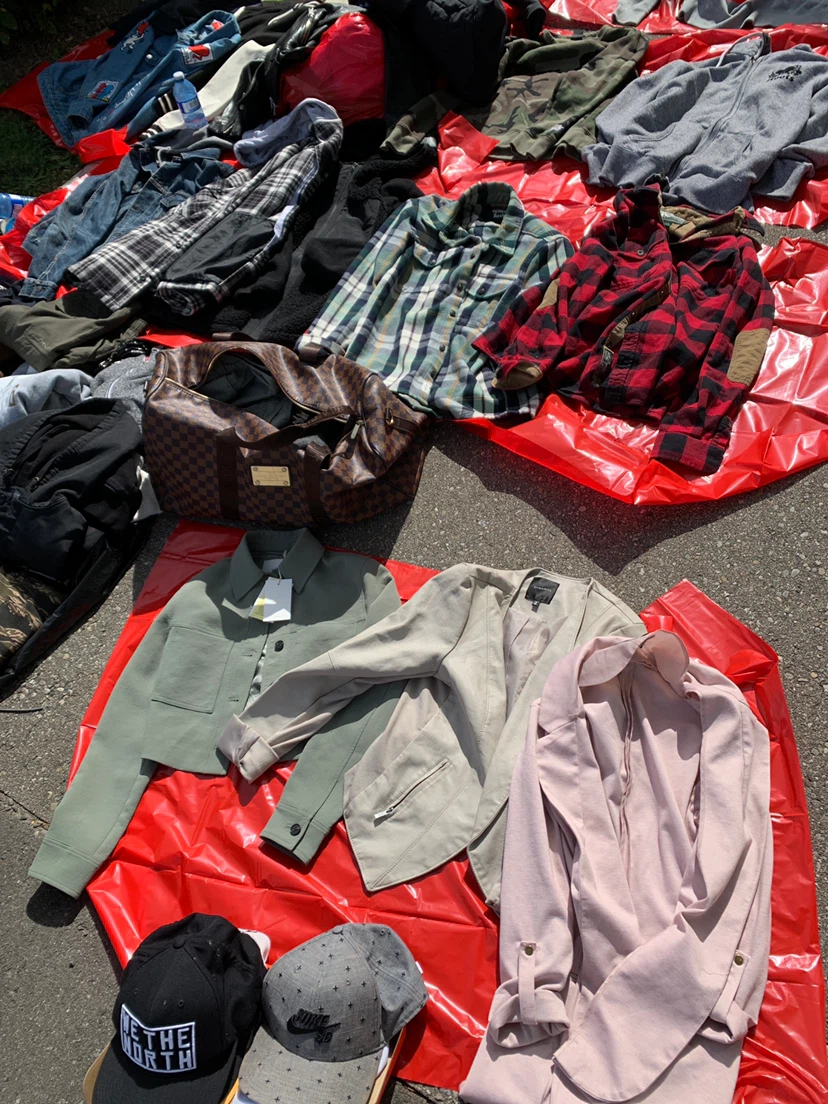 Yardsale at 3546 Copernicus Mississauga near square one sept 20 - photo 3