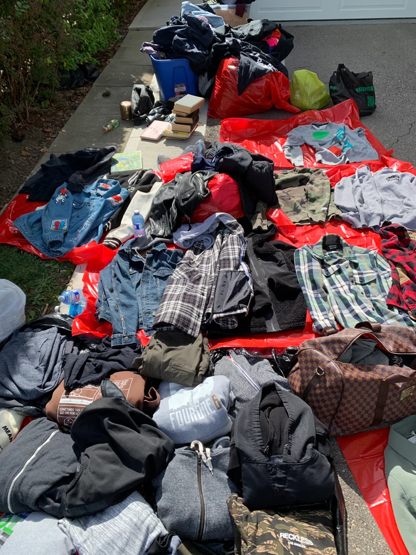 Yardsale at 3546 Copernicus Mississauga near square one sept 20 - photo 4